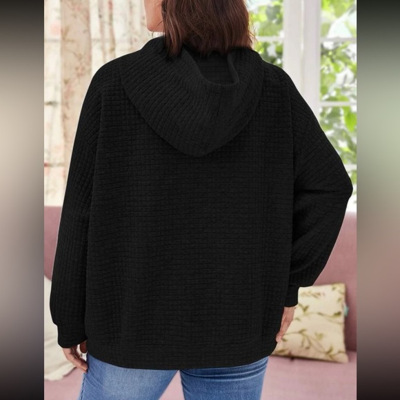 Black quilted hoodie - Picture 2 of 8